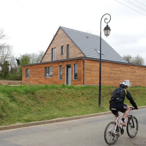 villien_sur_rue_avec_velo
