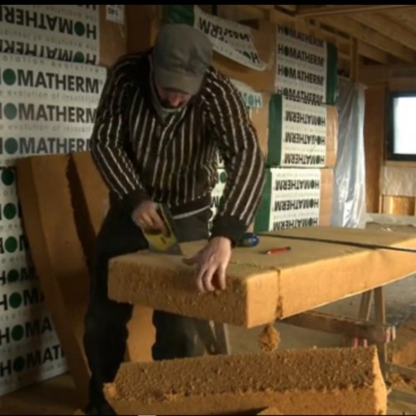 Découpe de la laine de bois