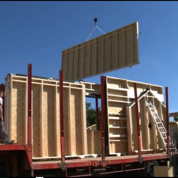 Acheminement des murs sur chantier