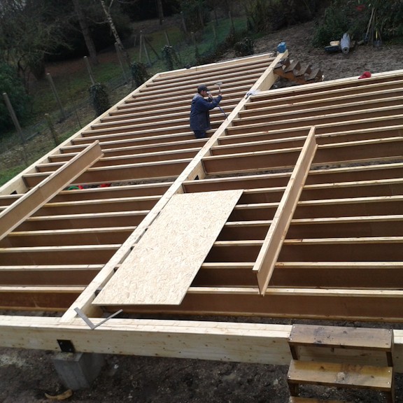 Le plancher bois réalisé avec des poutres en I et insufflation de cellulose